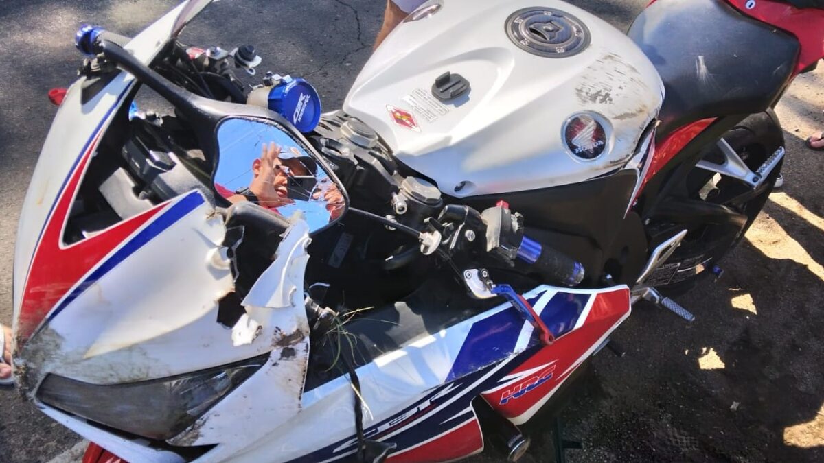 Bombeiros de Morro da Fumaça socorrem motociclista que saiu da pista na SC-443