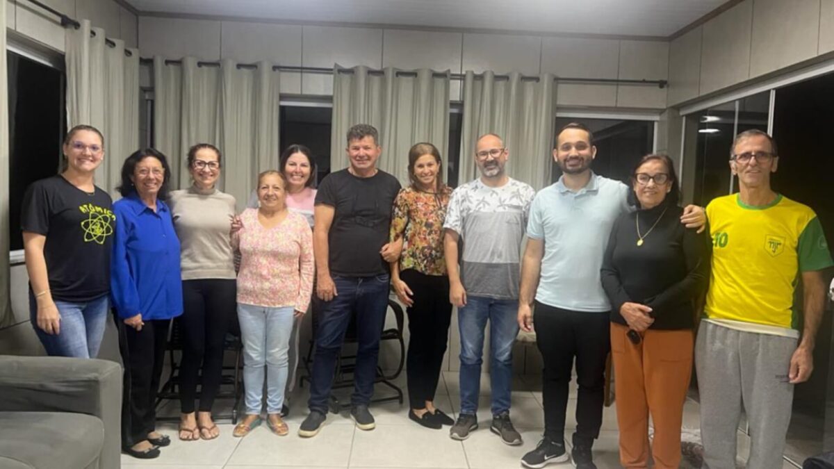 Formentin participa de reunião com moradores do Bairro De Costa