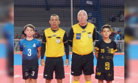 Futsal de Morro da Fumaça presta homenagem à Blumenau em quadra