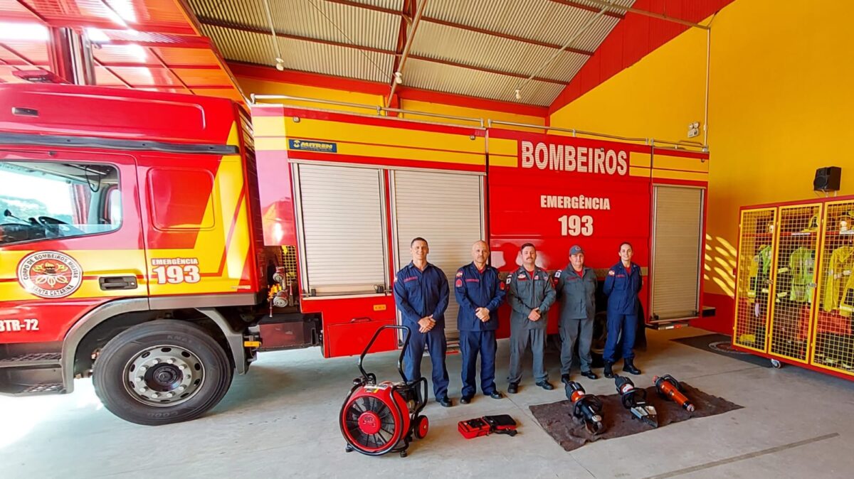 Corpo de Bombeiros de Morro da Fumaça recebe caminhão moderno para atendimento