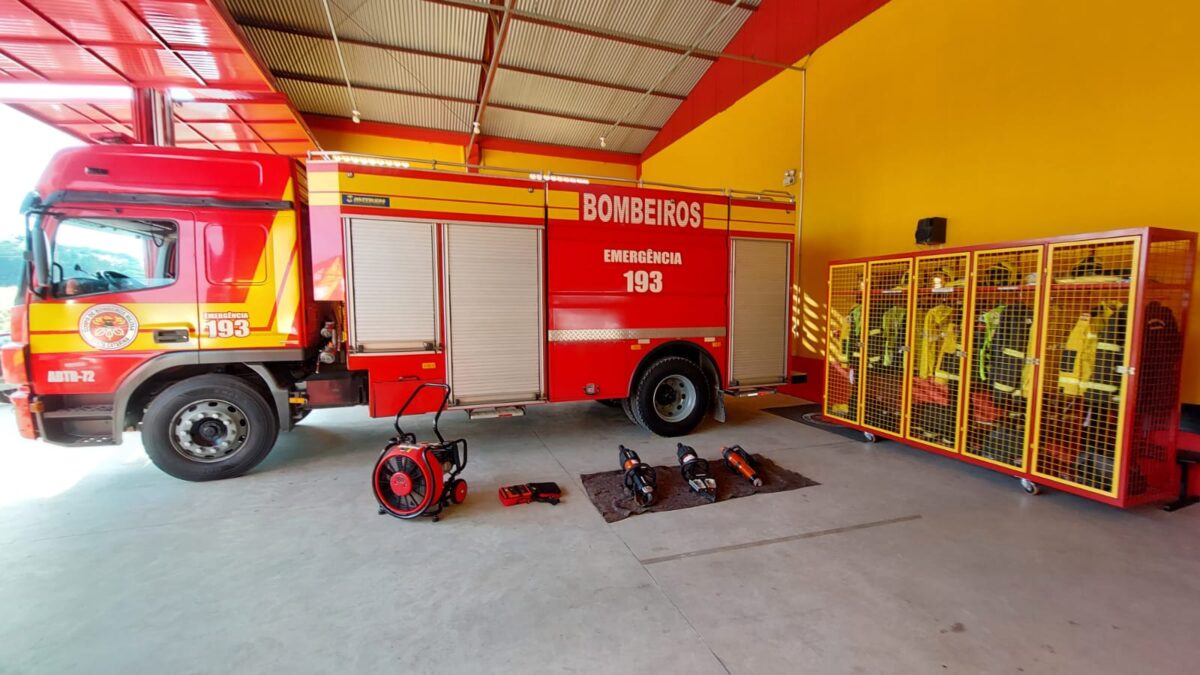 Corpo de Bombeiros de Morro da Fumaça recebe caminhão moderno para atendimento