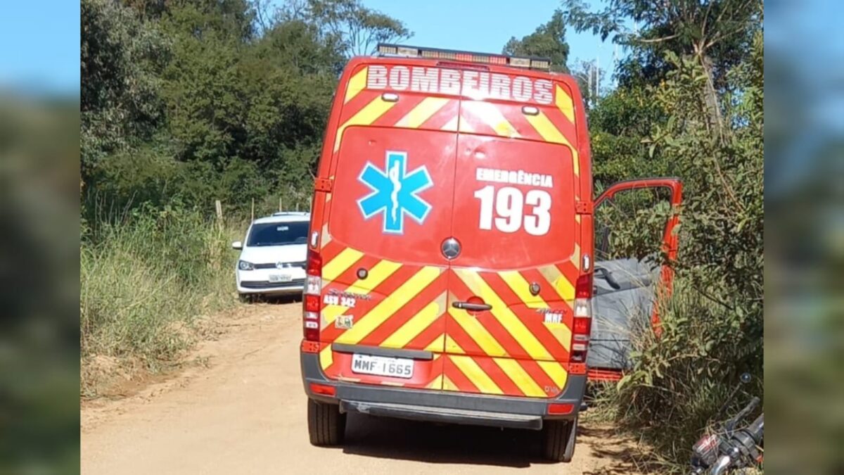 Bombeiros de Morro da Fumaça atendem motociclista que caiu às margens da BR-101