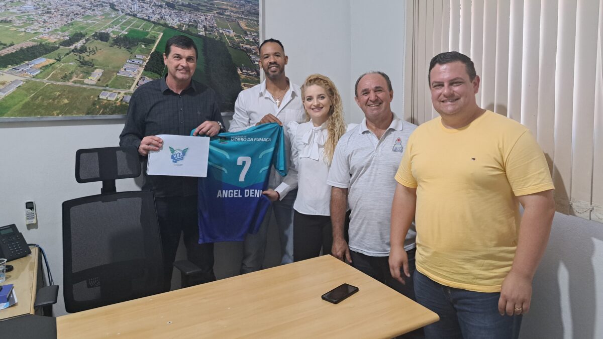 Ex-atleta profissional Angel Dennis é o novo treinador do vôlei masculino de Morro da Fumaça