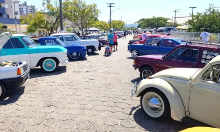 Clássicos MF realiza 6ª exposição de carros antigos