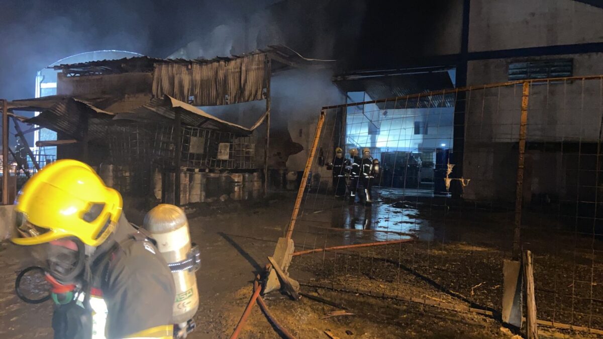 Incêndio em empresa mobiliza Bombeiros de Morro da Fumaça, Içara e Criciúma