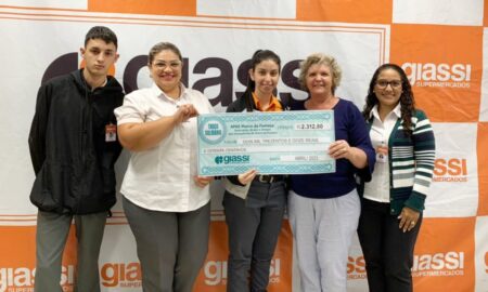 Troco solidário do Supermercado Giassi rende R$ 2,3 mil para Apae