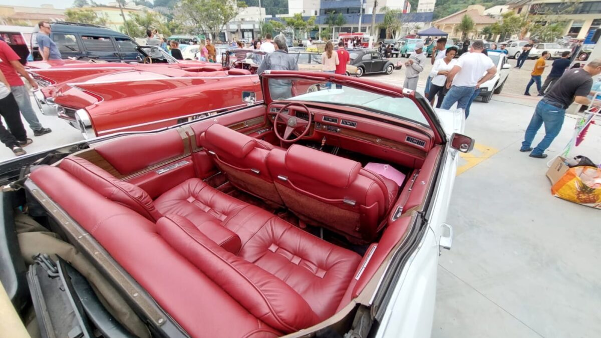 Encontro de carros antigos movimenta Morro da Fumaça