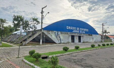 Morro da Fumaça promove solução para acabar com goteiras nos ginásios de esportes