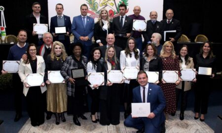 Cerimônia prestigiada marca homenagem do Legislativo Catarinense à Unesc