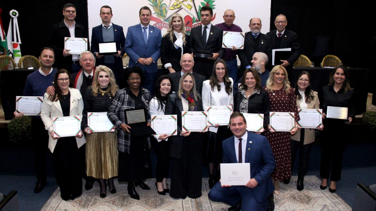 Cerimônia prestigiada marca homenagem do Legislativo Catarinense à Unesc