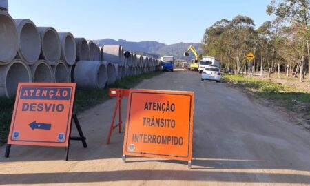 Estradas têm trânsito interditado durante execução de obras em Morro da Fumaça