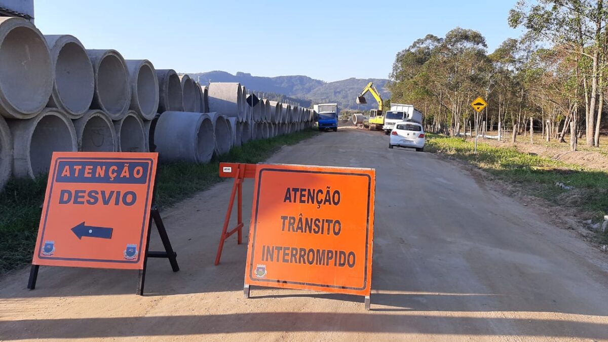 Estradas têm trânsito interditado durante execução de obras em Morro da Fumaça