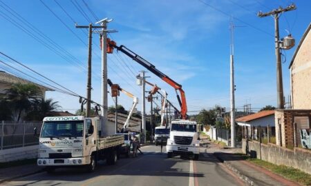 Nova subestação da Cermoful avança com instalação de postes de grande porte