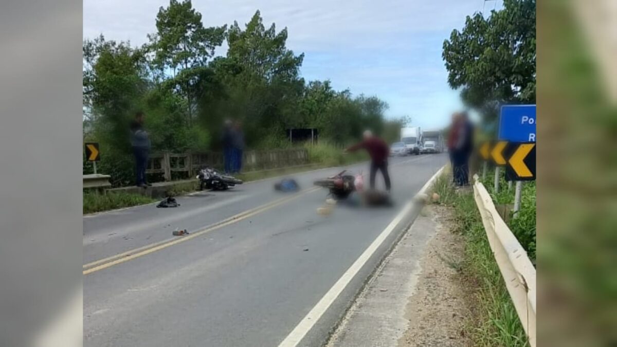 Corpo de Bombeiros atende colisão frontal entre motos