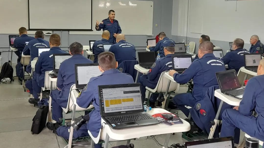 Bombeiro Militar que atuou em Morro da Fumaça realiza palestra para alunos do curso de sargento