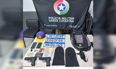 Câmeras identificam veículo roubado e Polícia Militar prende bandidos