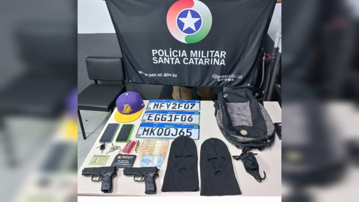 Câmeras identificam veículo roubado e Polícia Militar prende bandidos