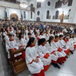 Igreja Matriz São Roque lotada para homenagem a Padre Carlos Weck