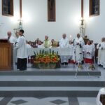 Igreja Matriz São Roque lotada para homenagem a Padre Carlos Weck