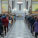 Igreja Matriz São Roque lotada para homenagem a Padre Carlos Weck