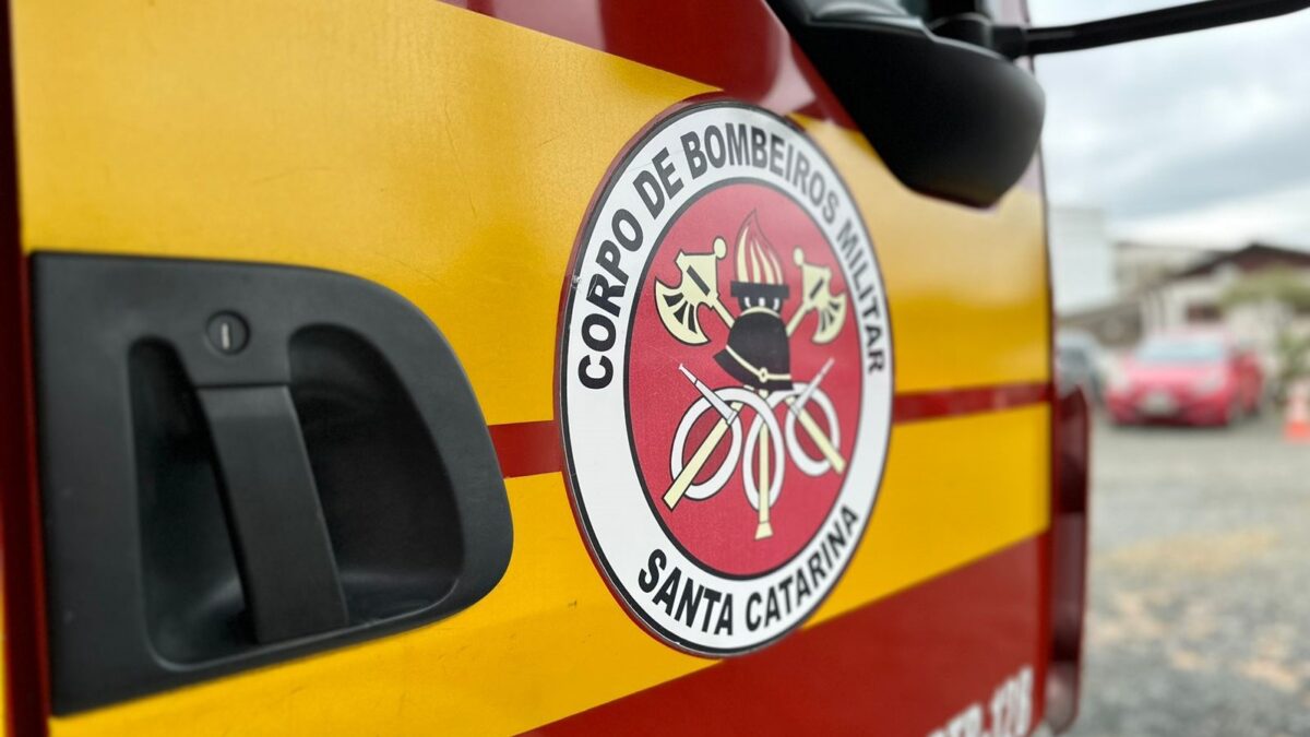 Corpo de Bombeiros e Defesa Civil monitoram passagem de ciclone