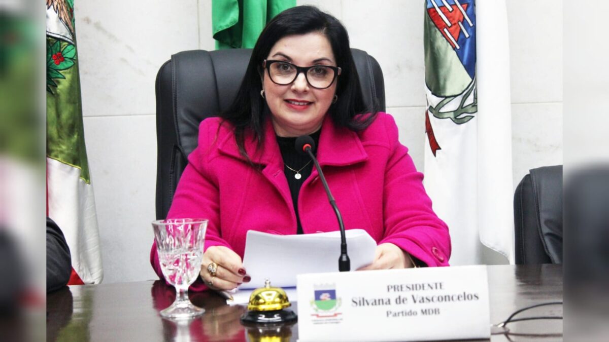 Primeira Mulher Presidente do Legislativo: Silvana de Vasconcelos conduz Sessão Ordinária