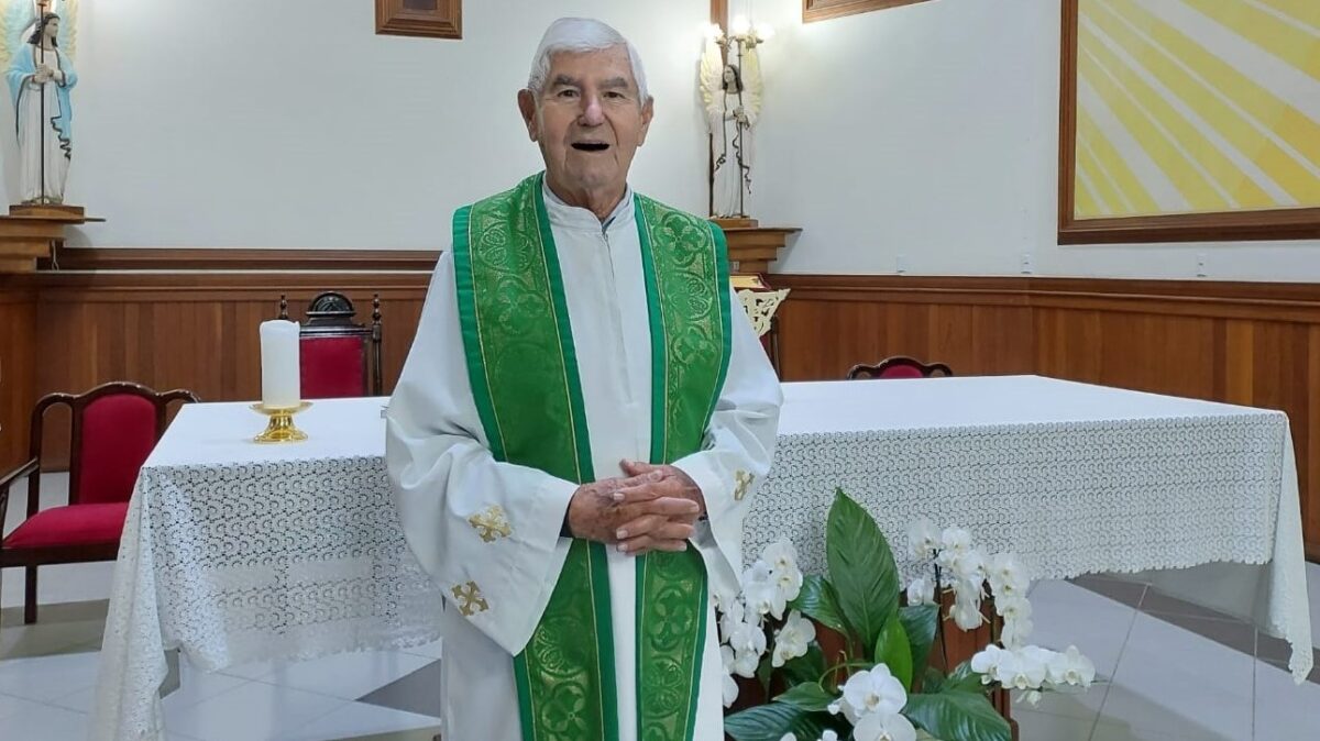 Padre Carlos Weck comemora 60 anos de sacerdócio