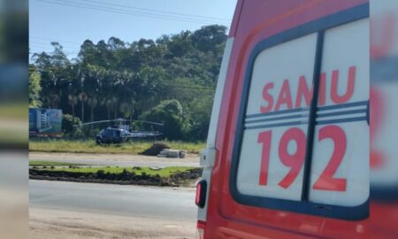 Samu de Morro da Fumaça transporta vítima esfaqueada