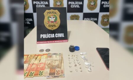 Polícia Civil cumpre mandado de busca e apreensão, apreende drogas e prende homem em flagrante