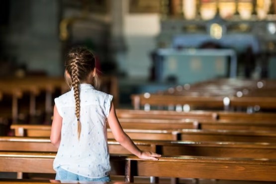 Questões religiosas não podem interferir em visitas de neta a avós, confirma TJ