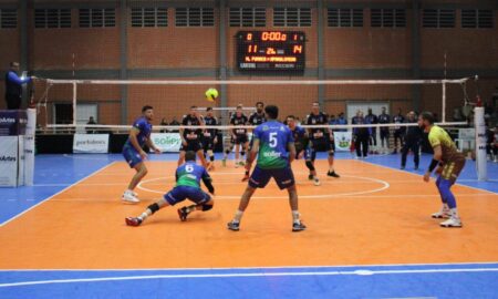 VOA Vôlei Morro da Fumaça tem sua primeira derrota no campeonato estadual para equipe da Superliga