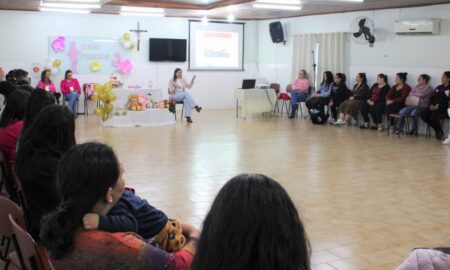 Agosto Dourado: evento incentiva a amamentação e instrui sobre engasgos de bebês