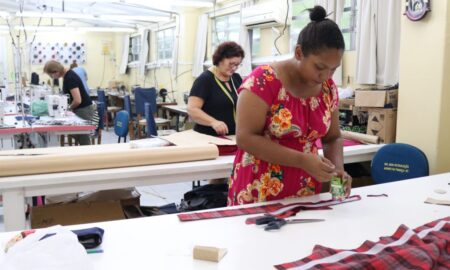 Cursos de Costura Industrial e de Artesanato estão com vagas disponíveis em Morro da Fumaça