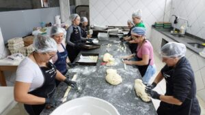 Festeiros iniciam preparação de broas para a Festa de São Roque