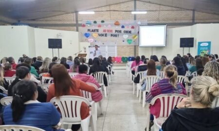 Encontro homenageia profissionais da educação em Morro da Fumaça