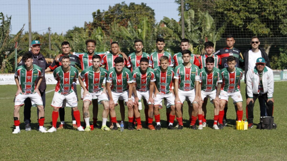 Sub-18 do Rui Barbosa vence na estreia do Regional da Larm