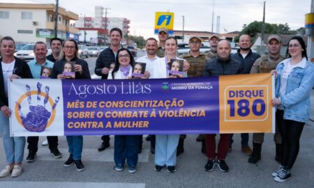 Blitz reforça a Campanha Agosto Lilás do Legislativo fumacense contra a violência doméstica