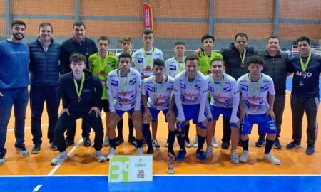 Futsal masculino de Morro da Fumaça disputa pela primeira vez fase estadual da Olesc