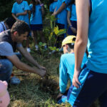 Crianças celebram o Dia da Árvore realizando plantios em Morro da Fumaça