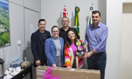 Morro da Fumaça encerra Semana Nacional do Trânsito com entrega de Smart TV 50” para Escola Destaque