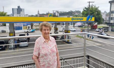 Dona Leonor Pellegrin compartilha lembranças dos 97 anos de vida