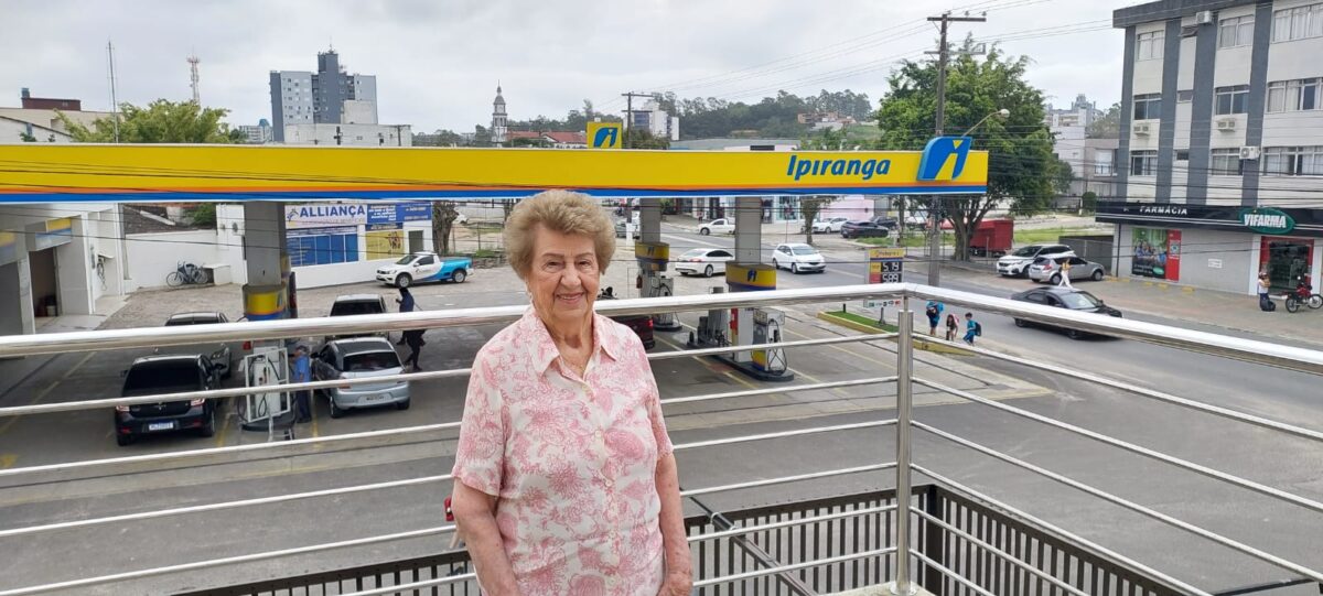 Dona Leonor Pellegrin compartilha lembranças dos 97 anos de vida