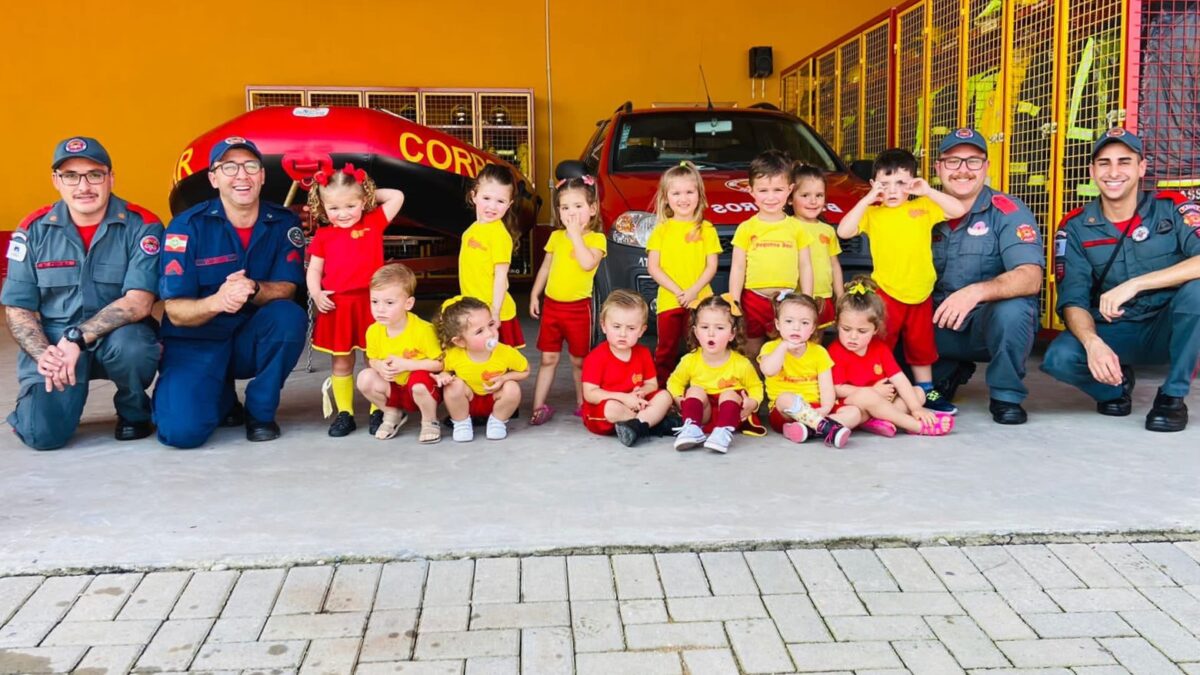 Alunos do Centro Educacional Davi visitam quartel do Corpo de Bombeiros