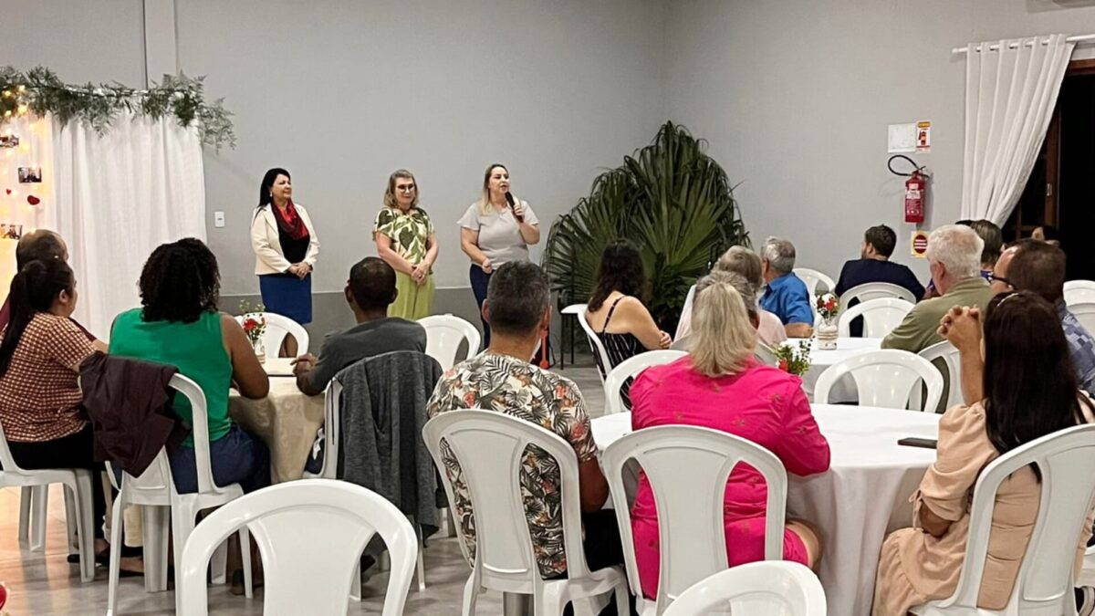 Apae realiza encontro de casais para pais de educandos