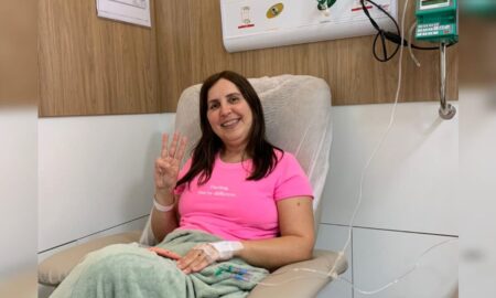 Outubro Rosa: diagnóstico precoce ajudou professora no tratamento do câncer de mama