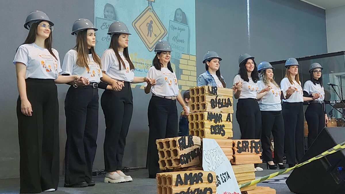 Igreja do Evangelho Quadrangular faz homenagem às professoras da Escola Bíblica