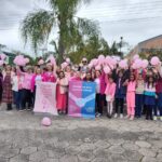 Equipe da ESF Estação Cocal realiza passeata para destacar Campanha Outubro Rosa