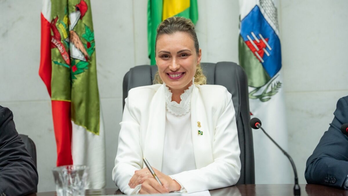 Jorgia Guglielmi assume a Presidência da Câmara de Vereadores