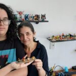 Jovem autista se destaca na produção de bonecos de biscuit em Morro da Fumaça
