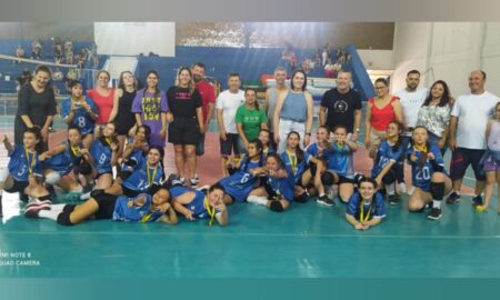 Vôlei feminino sub-14 de Morro da Fumaça é bronze na Liga de Santa Catarina